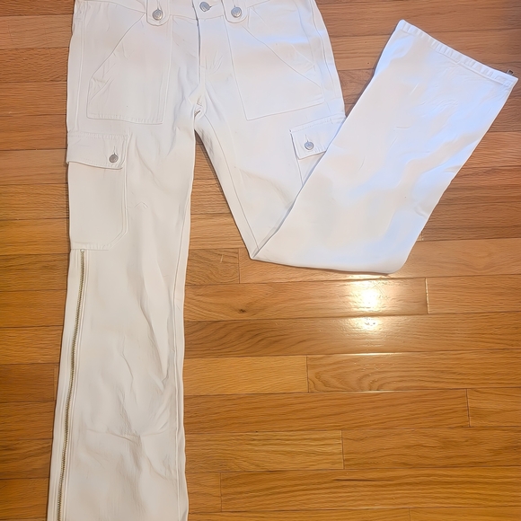 Armani Exchange Elegant White Buttoned And Zipper Accents Denim - Picture 3 of 5